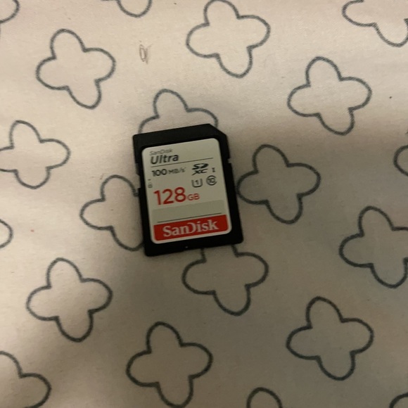 I’m selling this camcorder I used it for YouTube. - Picture 5 of 6